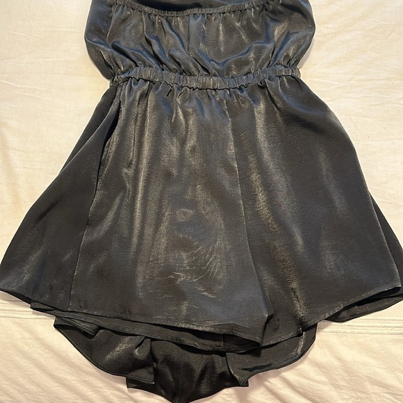 NWOT RARE StyleStalker Mini Silk Cowl Neck Romper with Open Back in Black Size S - Picture 9 of 14